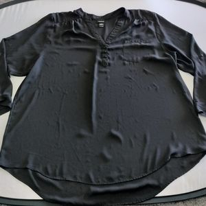 Torrid Woman's Blouse long sleeve  Black Size 4 Item # 10203441